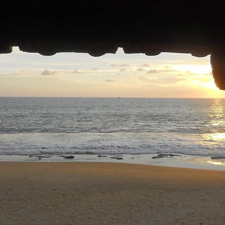 Beach House Negombo Ngoại thất bức ảnh