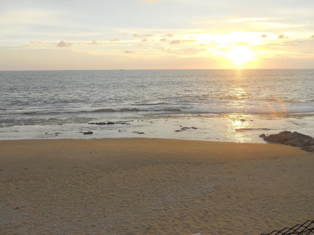 Beach House Negombo Ngoại thất bức ảnh