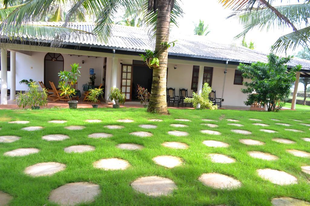 Beach House Negombo Ngoại thất bức ảnh